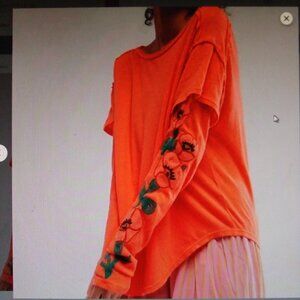 Free People Poppy embroidered sleeve Top! NEW! Small